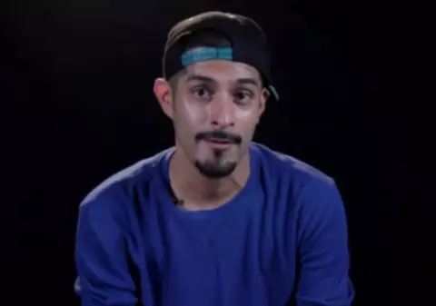 CE A FĂCUT UN TÂNĂR pentru a se angaja! A DEVENIT CELEBRU DUPĂ ACEST GEST.  Tu ai face aşa ceva?