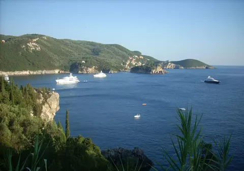 IDEI DE VACANŢĂ. “Gustă” din paradisul elen al insulei Corfu!