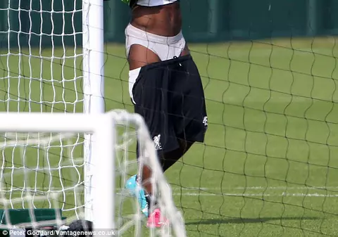 Balotelli a COMIS-O din nou. Gerrard i-a strigat: "Mario, te-ai .... pe tine!"