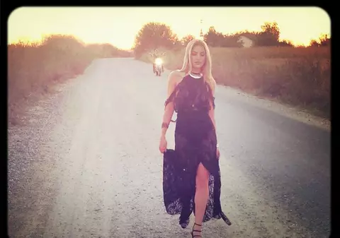 A PĂRĂSIT-O Keo? Misty ŞTIE CUM SĂ-ŞI LINGĂ RĂNILE