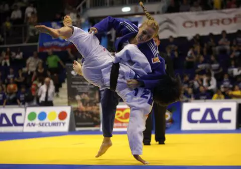 Monica Ungureanu şi Larisa Florian, medaliate cu bronz la Grand Prix-ul de judo de la Dusseldorf