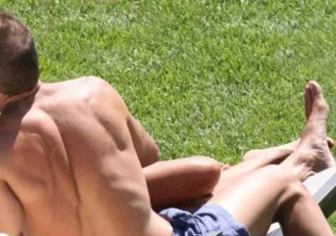 Frige, frige, nicio cisternă cu apă nu o stinge! Fosta soţie a lui Pirlo, amor pe malul lacului