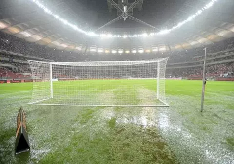 VIDEO / Un meci din Argentina s-a oprit din cauza ploii. Cum au vrut organizatorii să scape de apă