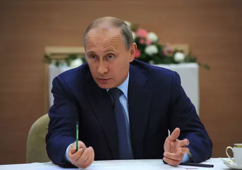 Putin vrea să creeze propria reţea de INTERNET. Ruşii ar fi deconectaţi de la internetul global