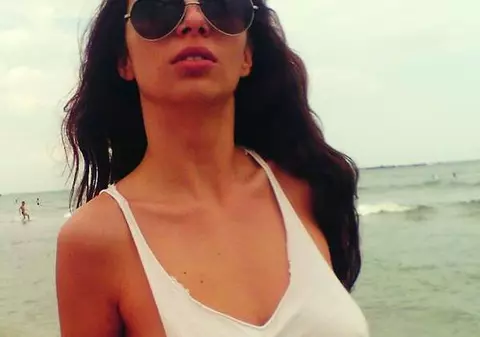 Cântăreaţa Shiva, TOPLESS la piscină | FOTO