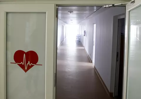 Pacient GĂSIT MORT în spital, la Bacău, după ce cadrele medicale ÎL DĂDUSERĂ DISPĂRUT