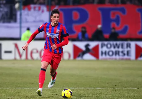 FOTO&VIDEO / Nu-l supăraţi pe Szukala! Stelistul are un "bodyguard" rău de tot!