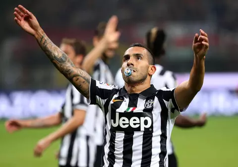 Hoții i-au spart casa lui Carlos Tevez, în timp ce fotbalistul argentinian se căsătorea! VIDEO