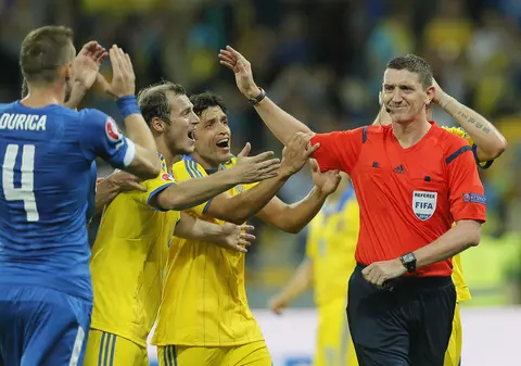 VIDEO / Rar vezi aşa ceva. Portarul a marcat, dar arbitrul a anulat golul!