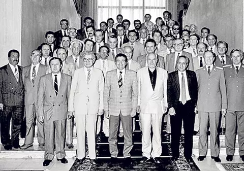 După 25 de ani: portretul politicianului în zorii democraţiei