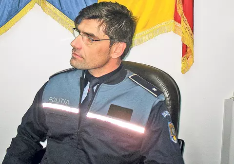 A defilat în faţa procurorilor! Poliţistul-fotomodel din Tecuci, săltat de DNA