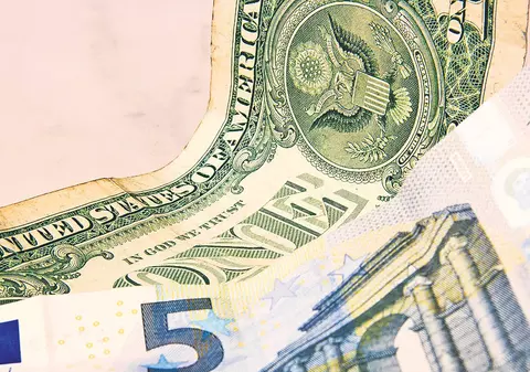 Leul, slăbit de conversia creditelor? Până unde poate creşte euro