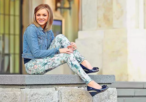 EXCLUSIV | Românca Oana Gregory a câştigat primii bani la vârsta de 10 ani