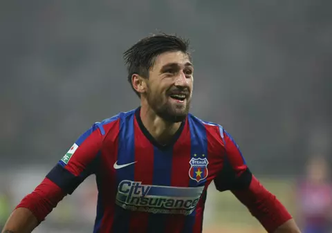DESTINE PARALELE. Unul a ajuns eroul naționalei, celălalt muncește în Italia