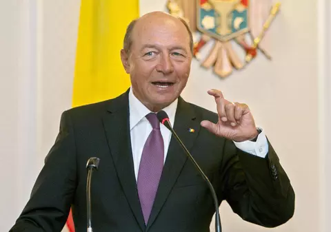 Traian Băsescu se înscrie în PMP. Candidează la şefia partidului?