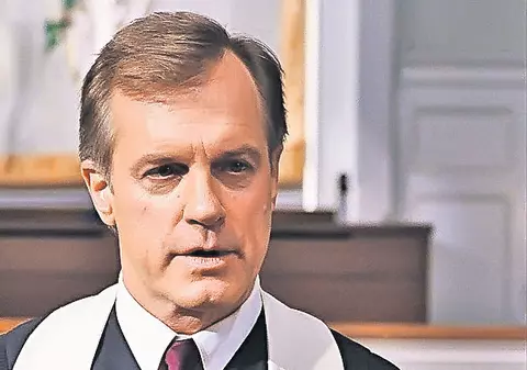 Preot pe ecran, monstru în realitate | Marele actor american Stephen Collins, anchetat de poliție