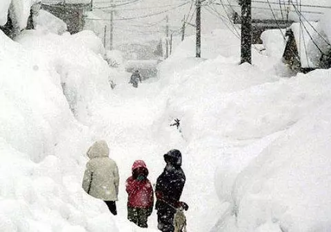 STARE  de CATASTROFĂ NATURALĂ în Bulgaria. O FEMEIE a MURIT,  SUTE de persoane EVACUATE