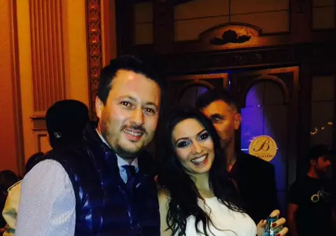 Amalia de la Neatza, cu burta la gură la o petrecere!