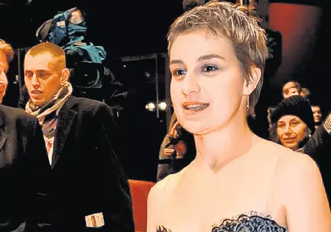 EA ESTE ACTRIŢA din ROMÂNIA CARE A JUCAT CU BRAD PITT în cel mai nou film, "FURY": "BRAD PITT A  FOST SPRIJINUL MEU"