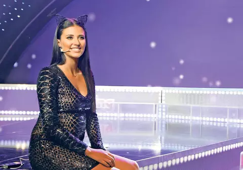 NU SE MAI DEZLIPESC unul de altul. ANTONIA și ALEX VELEA, SĂRUT PASIONAL în VĂZUL LUMII | FOTO în ARTICOL