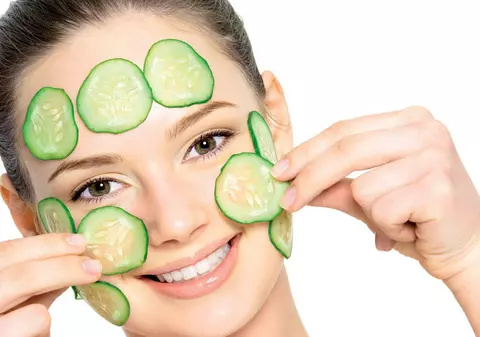 5 INGREDIENTE MINUNE care elimină CEARCĂNELE şi pungile de sub ochi