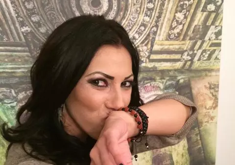 VĂDUVA lui ŞERBAN GEORGESCU rupe tăcerea în legătură cu ACUZAŢIILE care i se aduc LEGATE DE MĂDĂLINA MANOLE