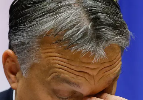 UNGURII AU ÎNVINS! Au ieşit 100.000 în stradă şi AU SCĂPAT DE TAXA PE INTERNET