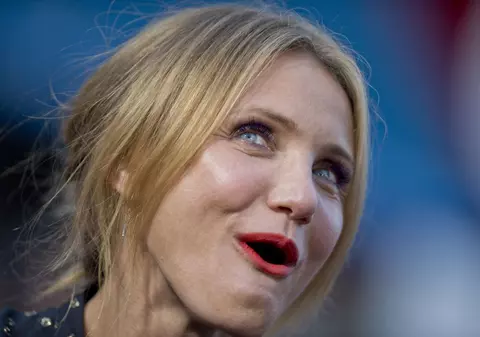 BĂRBAŢII abia AŞTEAPTĂ ASTA! CAMERON DIAZ nu ar EZITA să se ARATE COMPLET GOALĂ în FILME!