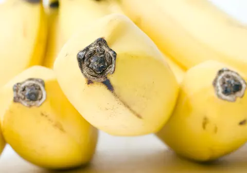 Ce păţeşti dacă mănânci banane FOARTE COAPTE,  cu coaja neagră?