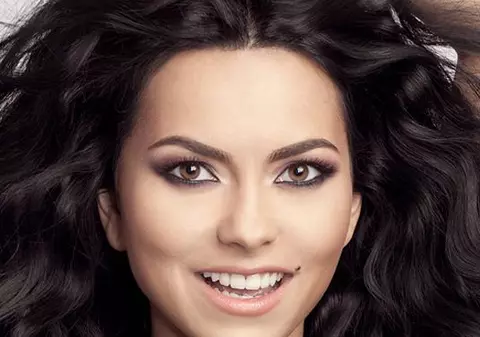 ÎŢI VINE să te FRECI la OCHI ca să îţi dai SEAMA cine E! SEAMĂNĂ PERFECT cu INNA! | FOTO