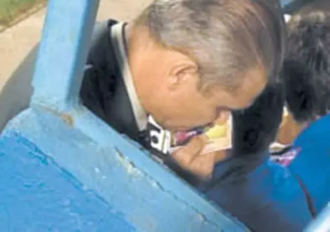 Fanii critică revenirea lui Iordănescu: "Pupatul iconiţelor, în contract" 