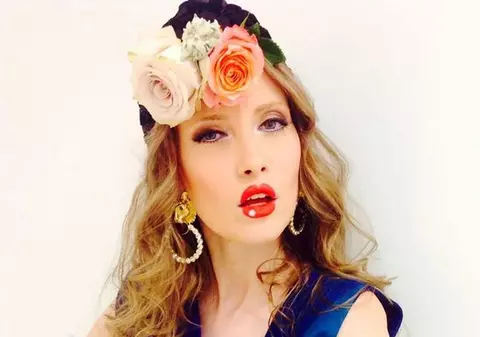 IULIA ALBU: "SUNT o FEMEIE URÂTĂ cu PICIOARELE STRÂMBE!"