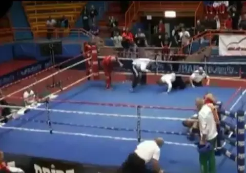 IMAGINI ŞOCANTE! Junior SUSPENDAT PE VIAŢĂ după ce A BĂTUT un arbitru până l-a băgat în spital  | VIDEO