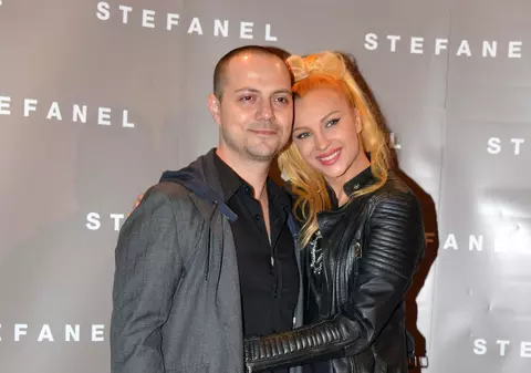 LORA, NEGOCIERI cu soţul pentru O ÎNTÂLNIRE? "Nu e nevoie de un document în care să fim soţ şi soţie"