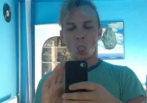 MOTIVUL HALUCINANT pentru CARE îşi FACE MORMAN de SELFIE-URI! TRĂISTARIU SPUNE TOT! | FOTO