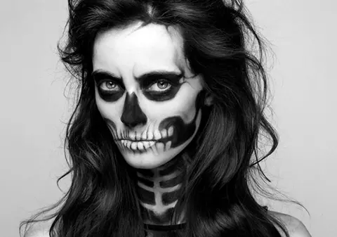 Cum să îți faci costum de Halloween din doar câteva accesorii
