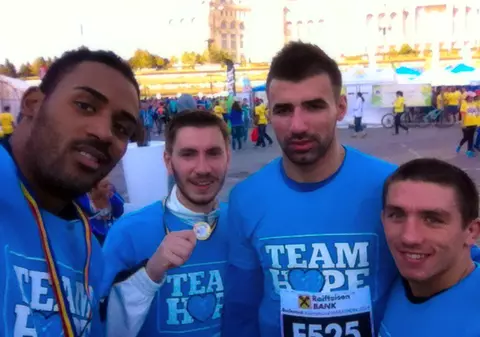 Campionii Superkombat au alergat pentru orfani la Maratonul Bucureşti