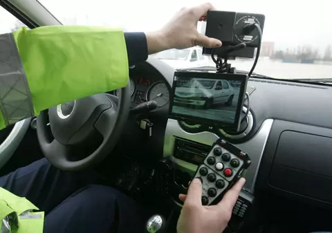 A fost prins de radar în timp ce gonea cu 222 km/h pe Autostrada Transilvania. Uite ce amendă a primit!