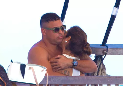 RONALDO se ÎNSOARĂ pentru a PATRA OARĂ. Uite ce BUNĂCIUNE de NEVASTĂ şi-a tras! E cu 10 ani MAI TÂNĂRĂ