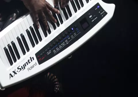 CÂNTĂREŢ LEGENDAR, TATĂ pentru a OPTA OARĂ. De data asta ARE TRIPLEŢI