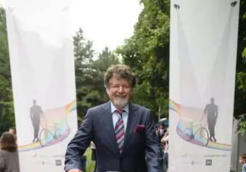 La 80 de ani, compozitorul Zsolt Kerestely nu se desparte de bicicletă şi face zilnic abdomene