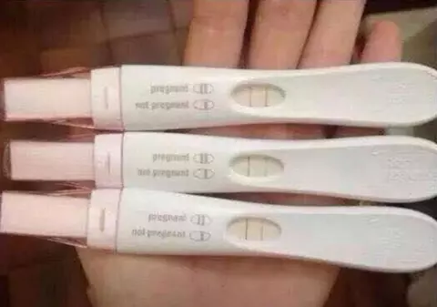 VIEŢI DISTRUSE de o PRACTICĂ HALUCINANTĂ. Ce fac FEMEILE cu TESTELE de SARCINĂ