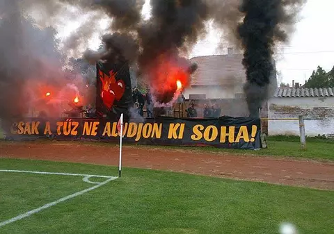 GALERIE FOTO / INCENDIAR. Ce MUNIŢIE şi-au pregătit huliganii maghiari