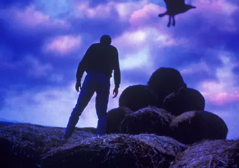 Şi-au TORTURAT fetiţa, convinşi fiind că este VRĂJITOARE. POVESTEA CUTREMURĂTOARE desprinsă din FILME cu EXORCIZĂRI 