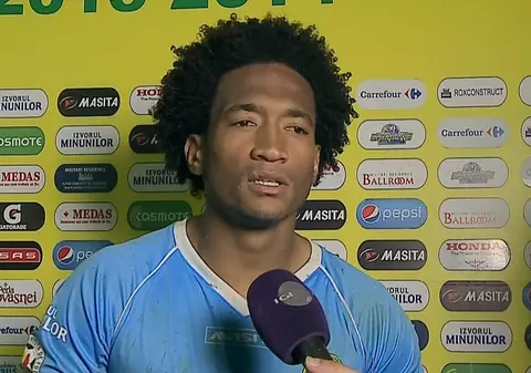 Suporterii Rapidului au făcut gesturi rasiste la adresa lui Wellington!