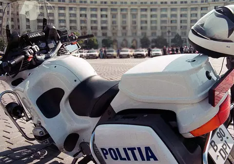 ACCIDENT pe CALEA VICTORIEI! Un POLIȚIST în misiune a fost RĂNIT!
