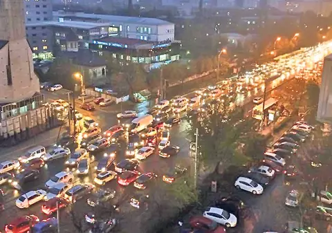 CE NE ENERVEAZĂ | Să consolidăm până nu mai putem