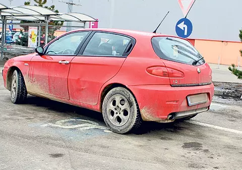 CE NE ENERVEAZĂ | Şoferii care parchează pe locurile speciale