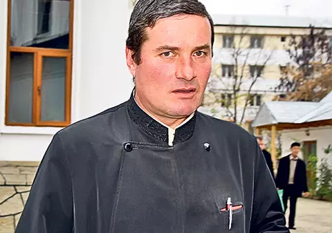Un preot acuză: «Dai şpagă 20.000 € şi ai parohia pe viaţă»