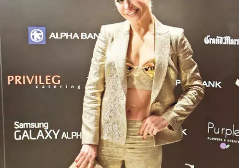 Abdomen de nota 10! Loredana Groza a trecut testul bustierei 